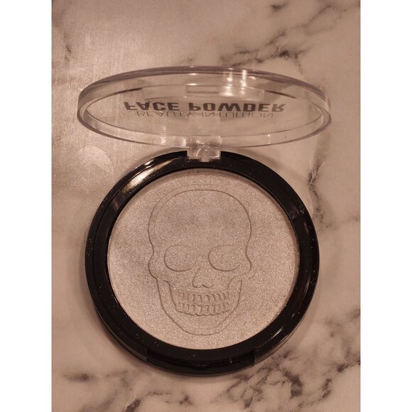 Beauty Intuition Shimmering Skull Design Face Powder Compact - Picture 3 of 3